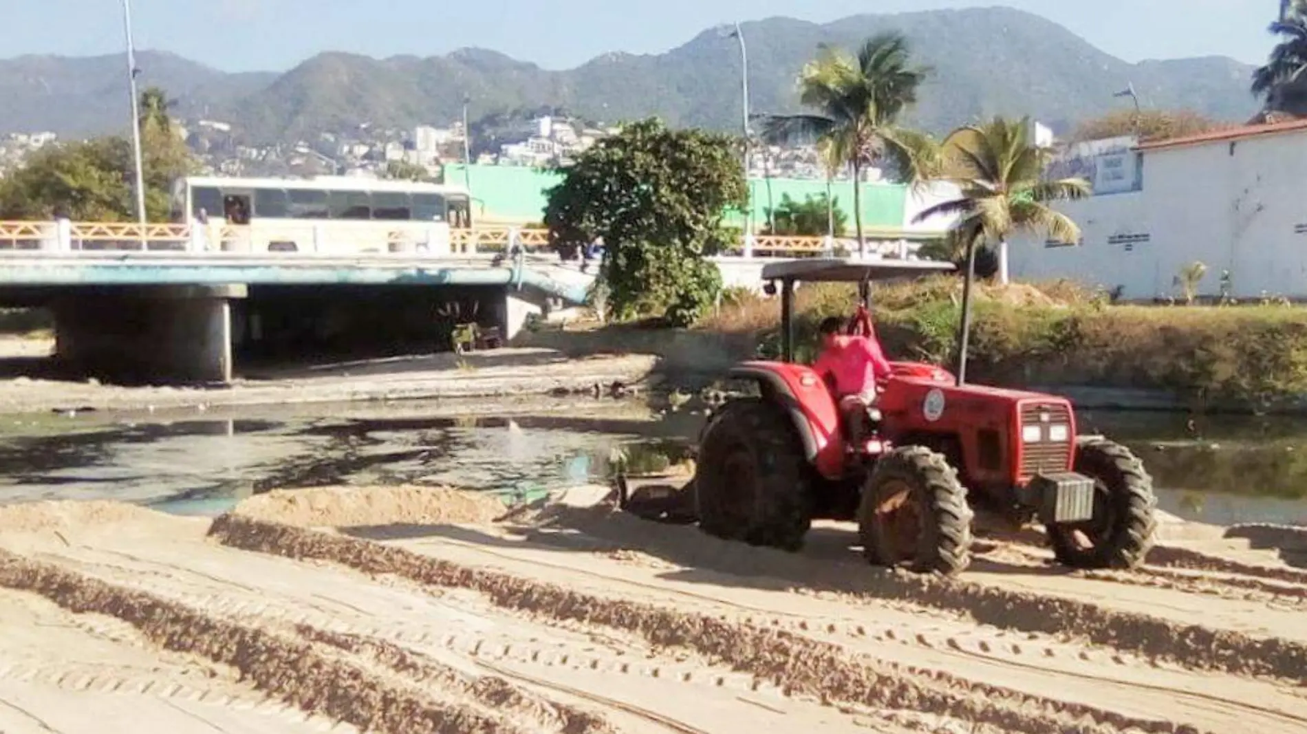 tapan aguas negras con arena